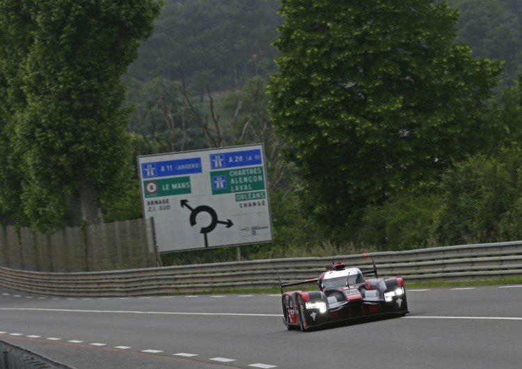 A Audi de Lucas di Grassi, Loïc Duval e Oliver Jarvis durante treinos em La Sarthe (Audi Sport/Divulgação)