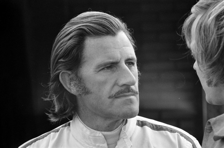 Graham Hill no GP da Holanda de 1971 (Wikimedia Commons)