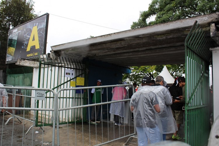 Sem fila, torcedores do setor A entram no autódromo por volta das 8h da manhã (Daniel Médici/Arquivo pessoal)